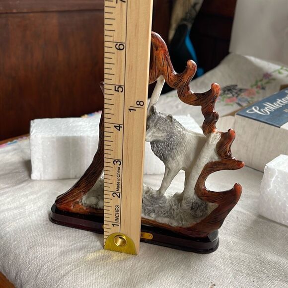 Alaskan Carvings Colletor series wolf in birch trees. - Picture 4 of 5